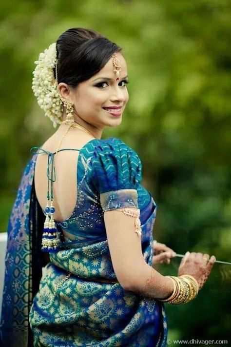 Latest Model Blouse Designs, New Saree Blouse Designs, Traditional Blouse Designs, Fashionable Saree Blouse Designs, Indian Wedding Hairstyles, Blouse Back Neck Designs, Blouse Design Images, Sari Blouse Designs, Blouse Designs Indian