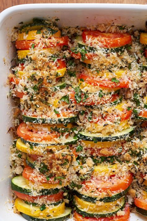 This summer vegetable dish is worth turning the oven on for. When zucchini and tomatoes are ruling the summer, this summer vegetable gratin recipe is just what you need to get rid of any tomatoes that are aboout ready to retire. This super easy and healthy recipe is bequeathed with tomatoes, zucchini squash,  kosher salt, black pepper, breadcrumbs and Parmesan cheese Healthy Frozen Vegetable Recipes, Potluck Recipes Vegetarian, Summer Tomato Recipes, Vegetarian Potluck Dishes, Potluck Vegetable Dishes, Frozen Zucchini Recipes, Vegetarian Potluck Recipes, Veggie Heavy Recipes, Vegan Potluck Recipes