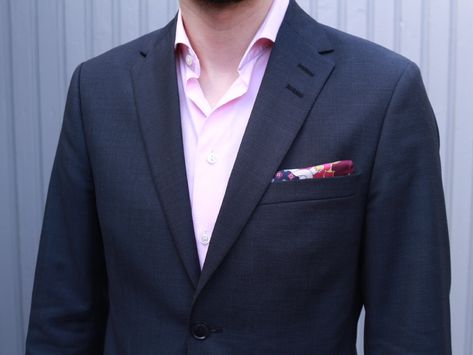 A single breasted navy blue suit paired with a light pink shirt is a match made in heaven.  #mensfashion #styleinspiration #eton #lightpink #navyblue #meninsuits #suits #ootd #mensoutfits #fashionoutfits #singlebreasted Blue Suit Pink Shirt, Navy Suit Pink Shirt, Light Pink Shirt, Navy Blue Suit, Navy Suit, Modern Gentleman, Blue Suit, Pink Shirt, Pocket Square