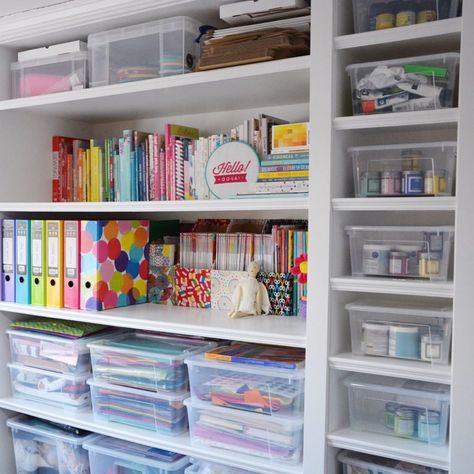 Organiser Son Dressing, Craft Closet Organization, Room Organisation, Study Room Decor, Office Crafts, Craft Room Storage, Stationery Organization, Craft Room Office, Color Crafts