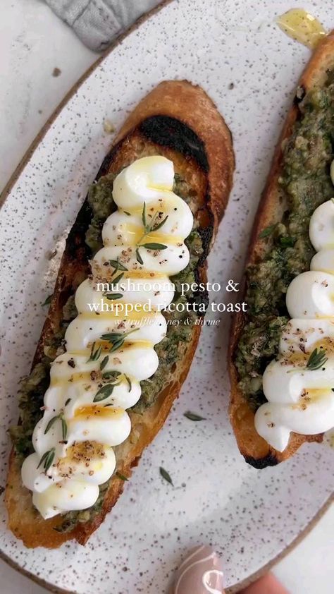 Meal Prepping on Instagram: "✅️ EAT or PASS?❌️ 🎥 Post by @cleaneatsfactory This toast is an out-of-body experience. The mushroom pesto has toasted pine nuts, roasted garlic and caramelized cremini slices, making the perfect umami & chunky base for some fluffy whipped ricotta and a drizzle of truffle honey. Sourdough slices, grilled 1/4 lb cremini mushrooms, sliced 4 tbsp butter 2 tbsp extra virgin olive oil 2-3 tbsp pine nuts 7-8 cloves of garlic, roasted 2 tbsp parmesan 2 sprigs basil, ... Honey Sourdough, Mushroom Pesto, Truffle Honey, Out Of Body Experience, Ricotta Toast, Whipped Ricotta, Cremini Mushrooms, Toasted Pine Nuts, Snacks Für Party