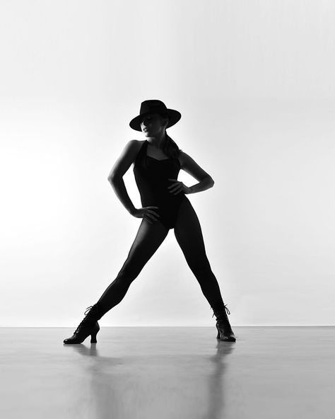 Fosse Poses Jazz Dance, Spotlight Dance Photography, In Studio Dance Photography, Musical Theater Dance Poses, Jazz Photoshoot Poses, Fosse Photoshoot, Dance Photography Jazz, Jazz Poses Dancers, Musical Theatre Photography