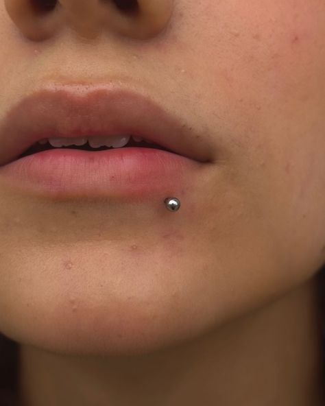 Gaba Piercing Lisbon 🩸 | One of my favourite piercings, actually was my first one ✨🤭 On the top sexy piercings there are: •Bellybutton •Lips •Nips Agreed?👍… | Instagram Double Labret Piercing Lip Rings, Side Labret Piercing Studs, Mouth Piercings Lips, Piercing Na Boca Labret, Piercings Boca, Side Labret Piercing, Piercings Mouth, Piercing Boca, Piercing Mouth