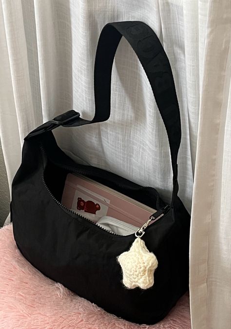 Acubi Fashion Bags, Diy Baggu Bag, Baggu Bag Aesthetic, Baggu Crescent Bag Aesthetic, Baggu Bag Outfit, Baggu Accessories, Baggu Bag, Aesthetic Purse, Tas Vintage