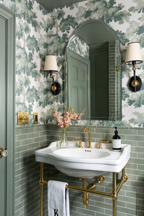 Ideas Baños, Bad Inspiration, Gold Fixtures, White Sink, Hus Inspiration, Bad Design, Green Bathroom, Dream House Decor, Beautiful Bathrooms