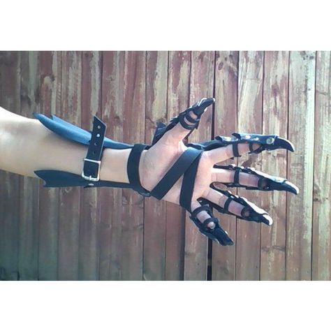 Claw Gloves, Dragon Claw Guantlets- Leather Armor Claws- PAIR ($245) ❤ liked on Polyvore featuring accessories, gloves, leather gloves, claw gloves and real leather gloves Claw Gauntlet, Dragon Gauntlets, Kule Ting, Armadura Cosplay, Claw Gloves, Dragon Claw, Idee Cosplay, Leather Armor, Knight Armor