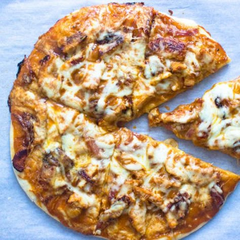 BBQ Chicken Ranch Pizza Chicken Ranch Pizza, Best Sauce For Chicken, Bacon Ranch Pizza, Vegetable Pizza Recipes, Ranch Pizza, Chicken Bacon Ranch Pizza, Gimme Delicious, Chicken Pizza Recipes, Bacon Pizza