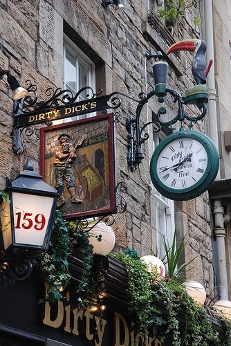 Rose Street, British Pub, Pub Signs, England And Scotland, Edinburgh Scotland, Isle Of Skye, Scotland Travel, British Isles, Street Light