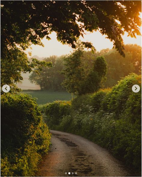 Wealthy Country Aesthetic, Rural England Aesthetic, English Country Life, Rural Life Aesthetic, Rural House Country Living, Pretty Countryside, English Countryside House, Fall Town, English Countryside Aesthetic