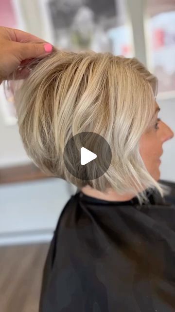 Hair Styling Videos For Short Hair, Short Fine Blonde Hairstyles, Chin Length Bob Blonde, Short Bob Layered Haircuts, Short Golden Blonde Hair, Short Angled Bob Haircut, Stacked Inverted Bob Haircuts, Medium Stacked Haircuts, Funky Bob Hairstyles