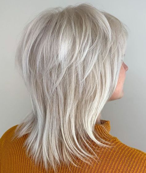 Silver Feathered Shag For Fine Hair White Medium Hairstyles, Hairstyles For 60 Year Old Women Medium Mid Length, Layered Shag Hairstyles Medium Over 50, Wispy Layered Hair, Hair Styles For Gray Hair, Lulu Hairstyles, Razor Cut Hairstyles, Shag Layered Hairstyles, Medium Shaggy Hairstyles