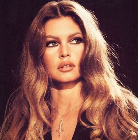 @femmeiconz on Instagram: “Brigitte Bardot in “don juan”, 1973 #brigittebardot #1960s #60s #60saesthetic #retroaesthetic #retrovibes #beauty #classicbeauty…” 70s Actresses, Bardot Makeup, Supermodel Makeup, Bardot Hair, Fall Baddie, Estilo Marilyn Monroe, 80s Glam, Bridgette Bardot, Bridget Bardot