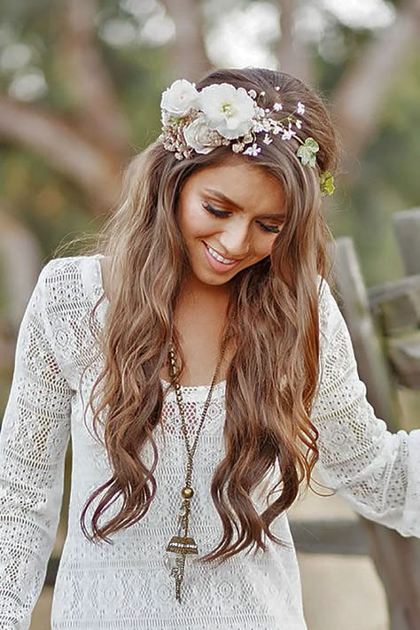 Gorgeous Blooming Wedding Hair Bouquets ❤ See more: http://www.weddingforward.com/blooming-wedding-hair-bouquets/ #weddings Bodas Boho Chic, Bohemian Wedding Hair, Boho Chique, Flower Crown Hairstyle, Boho Wedding Hair, Boho Beautiful, Bohemian Hairstyles, Boho Chic Wedding, Wedding Dress Pictures