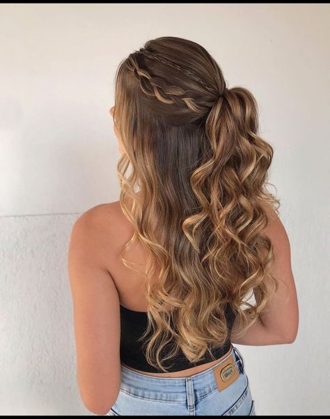 hoco hair, homecoming hair ideas, hoco hairstyles, hairstyles for hoco Cute Easy Hairstyles For Special Occasions, Prom Hair Strawberry Blonde, Grad Hairstyles For Medium Length Hair, Hair For A Bridesmaid, Loose Braid Bridesmaid Hair, Beach Waves Hair Styles, Grad Party Hairstyles, Pretty Simple Hairstyles, Hairstyles For Cap And Gown Graduation