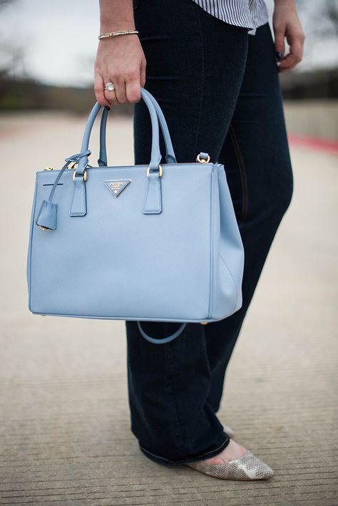 YES PLEASE! .. Next purchase, baby blue Prada Blue Handbag Outfit, Blue Bag Outfit, Prada Bag Saffiano, Bag Wishlist, Blue Prada, Prada Purse, Beautiful Wardrobe, Iphone Bag, Blue Handbag