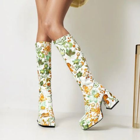 Platform Knee High Boots, Thick Heel Boots, Mode Hippie, Floral Boots, Knee Length Boots, Maxi Bridesmaid Dresses, Platform Block Heels, Chunky Heels Boots, Platform Heels Chunky