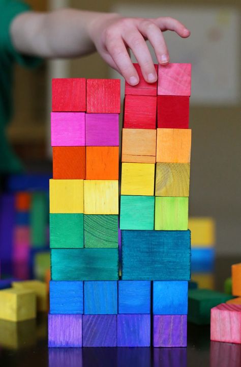 These colorful, dyed wooden blocks are much cheaper than their store-bought counterparts. Source: Fun at Home With Kids Perlengkapan Bayi Diy, Homemade Christmas Presents, Homemade Birthday Gifts, Kerajinan Diy, Diy Gifts To Make, Diy Dye, Rainbow Blocks, Diy Christmas Presents, Sensory Crafts