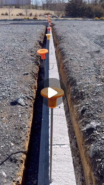 HAUS PLANS™️ on Instagram: "How Stem Walls Work in a Foundation #build #howto #concrete #construction #diy #contractor" Concrete Floor Leveling, Floor Leveling, Hydroponic Farming, Building Foundation, Concrete Construction, Concrete Houses, House Foundation, Construction Diy, Concrete Floor