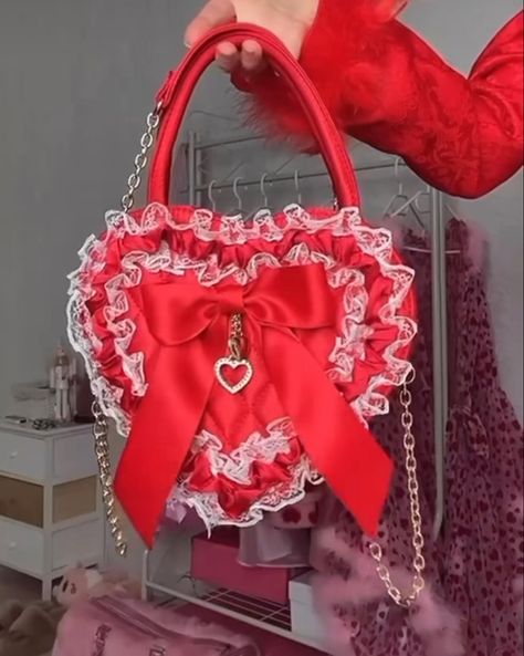 Valentine Purse, Lovecore Outfits, Happy Love Day, Heart Purse, Outfit Inspired, Bag Diy, Heart Bag, Pretty Bags, J Fashion