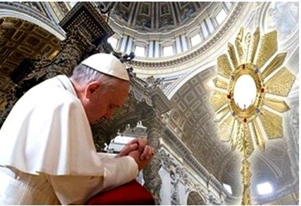 LE PAPE FRANÇOIS ET L'ADORATION DU SAINT SACREMENT Eucharistic Miracle, Eucharistic Adoration, Novena Prayers, Let Us Pray, Eucharist, Catholic Prayers, God The Father, Papa Francisco, Pope Francis