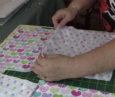 How To Make Rag Quilts, Rag Quilt Tutorial Easy, Rug Quilt Tutorial, Rag Quilt Placemats Diy, Minky Rag Quilt Tutorial, Fleece Rag Quilt How To Make, Rag Time Quilt, Rag Quilt Tutorial Video, Cotton Rag Quilt