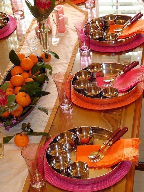 Wedding Food Table, Wedding Table Themes, Indian Table, Indian Dinner, Indian Theme, Wedding Reception Table Decorations, Dinner Host, Wedding Reception Food, Henna Party