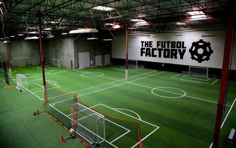 Check out this amazing soccer training facility based in Southern California! Sports Training Facility, Indoor Soccer Field, Backyard Sports, Sports Facility, Street Soccer, Gym Design Interior, Soccer Academy, Vista California, Open Gym