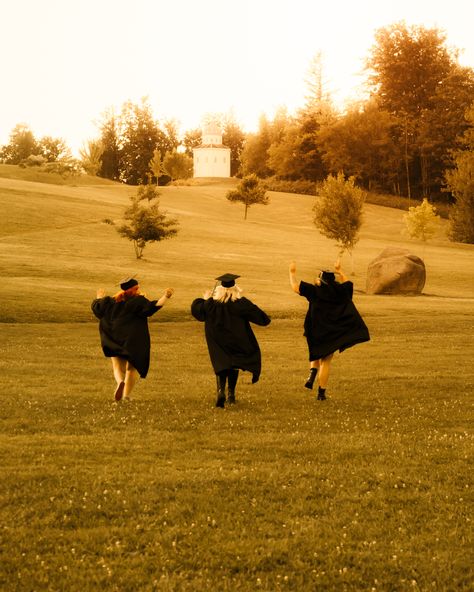 Three friends running in joy for their graduation at sunset in Mission, BC Grad Portrait Ideas, 3 Friends Graduation Pictures, Best Friend Grad Photos, Grad Photoshoot With Friends, Graduation Photography Poses Friends, Sunset Graduation Pictures, Graduation Photos Group, Trio Graduation Pictures, Graduation Couple Poses