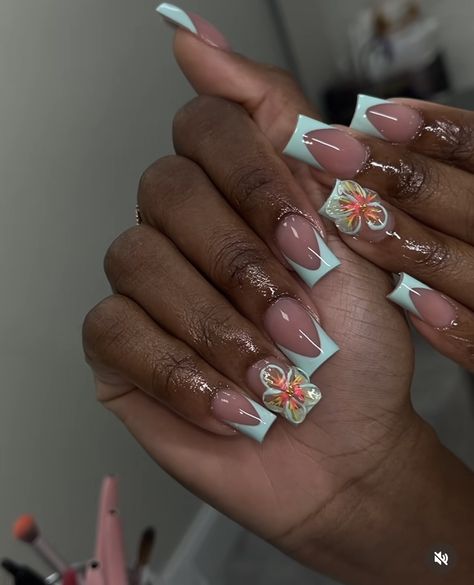 Nails With Hibiscus Flower Design, Tropical Duck Nails, Carribean Cruise Nail Ideas, Short Baddie Nails Acrylic, Tropical Nails Short, Puerto Rico Nails Designs, Short Medium Nails Acrylic, Jamaican Nails Ideas, Island Nails Tropical