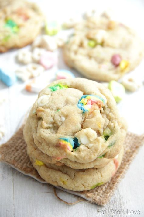 Lucky Charms Recipes, Lucky Charms Cookies, Lucky Charms Treats, Marshmallow Cookies, Yummy Deserts, Chewy Sugar Cookies, Gourmet Cookies, Crispy Treats, Köstliche Desserts