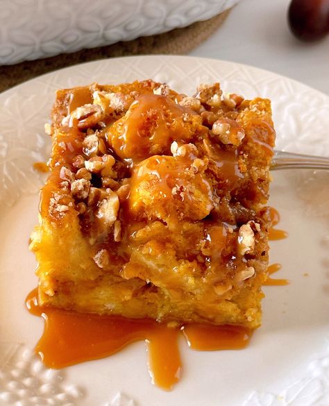 Pumpkin Pecan Bread Pudding, Pumpkin Praline Bread Pudding, Pumpkin Bread Pudding With Bourbon Sauce, Pecan Bread Pudding Recipe, Pumpkin Bread Pudding Recipe, Praline Bread Pudding, Pumpkin Pecan Bread, Classic Bread Pudding, Pecan Bread Pudding