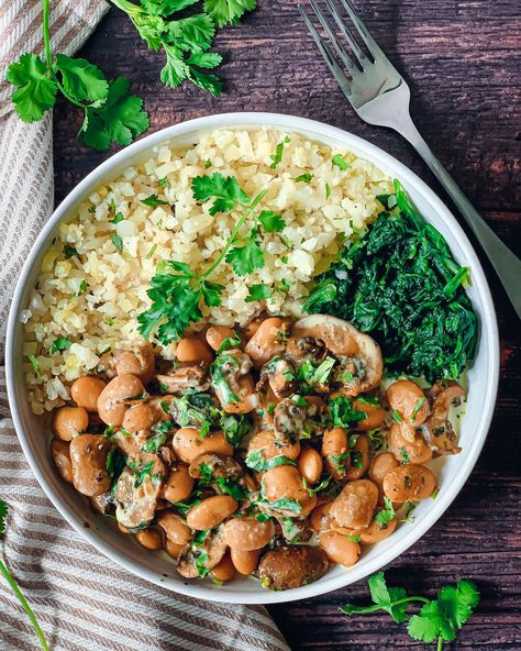 Butter Bean and Mushroom Curry with Cauliflower Rice & Spinach Cauliflower Rice Meals, Cauliflower And Mushrooms, Spinach Cauliflower Rice, Rice And Spinach, Veggie Options, Mushroom Curry, Spinach Rice, Bean Chilli, Weekly Dinner