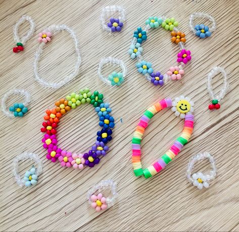 Pastel, Skittles Bracelet, Pulseras Aesthetic, Bracelets Handmade, Bracelets Handmade Beaded, Flower Bracelet, Happy Face, Pastel Rainbow, Handmade Bracelets