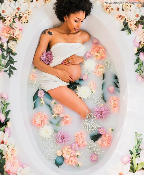 Milk Bath Maternity, Milk Bath Photography, Bath Photography, Baby Bump Photos, Baby Fotografie, Maternity Photoshoot Poses, Maternity Inspiration, Maternity Photography Poses, Foto Baby