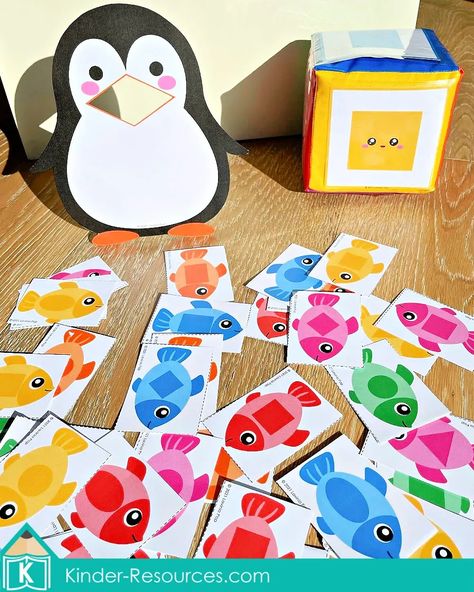 Preschool Polar Animals Printable Centers and Activities. Math activity - Feed the penguin by fish shape Preschool Polar Animals, Feed The Penguin, Polar Animals Preschool, Penguin Preschool, Penguin Activities, Animals Preschool, Animal Families, Penguin Theme, Toddler Curriculum