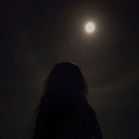 The Moon Profile Picture, Night Aesthetic Portrait, Girl With Moon Aesthetic, Aesthetic Moon Photos, Night Images Photography, Sillouttes Images Women Aesthetic, Looking At The Moon Aesthetic, Night Pfp Aesthetic, Moonlight Aesthetic Dark