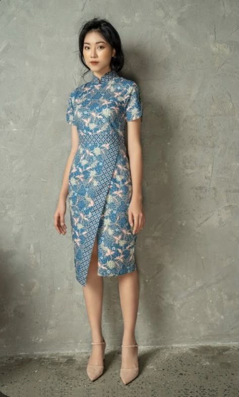 Chinese Dress Modern, Model Dress Batik, Gaun Koktail, Batik Dress Modern, Thai Silk Dresses, Batik Clothing, Design Kurta, Modern Cheongsam, Robes D'occasion