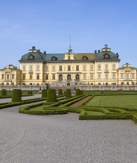 Swedish Architecture, European Bucket List, Palace Architecture, European Palace, North Europe, Swedish Royalty, Castle Mansion, European Castles, Royal Castles