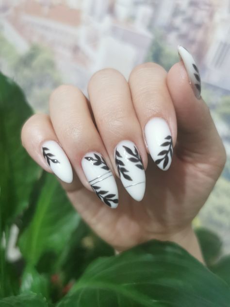 Black Nail Design, Leaves Nails, White Nail Designs, Black Nail Designs, Black Nail, White Nail, Black Leaves, Street Nails, Olive Leaf