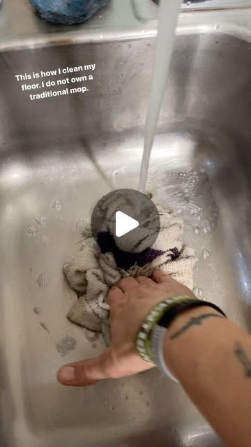 Bobbiejo Floyd on Instagram: "Who else cleans their floor this way I do not own a #Traditional #Mop I have in the past, but I think this is so much #cleaner and it gets into the #CracksAndCrevices #Cleaning #Hack #Lifehack" Clean Bathroom Floor, Reuse Recycle Repurpose, Mopping Floors, Diy Cleaning Products Recipes, Cleaning Mops, Cleaning Motivation, Cleaning Chemicals, Never Change, Bathroom Cleaning