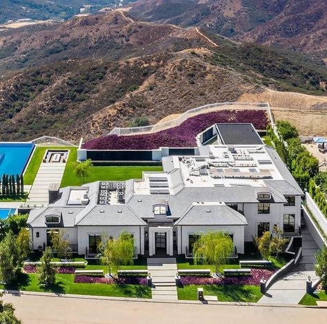 Mansions🏰 | Houses🏡 | Homes🏚️ on Instagram: “$37,999,000 Calabasas home • Beautiful designed elegant 22,000 Square Ft with one of the best designs around. Swipe left to see more!” French Modern Exterior, Unique Buildings Architecture, Calabasas Homes, Mega Mansions, Property Design, Modern Mansion, Mansions Luxury, Mansions Homes, Luxury Homes Dream Houses