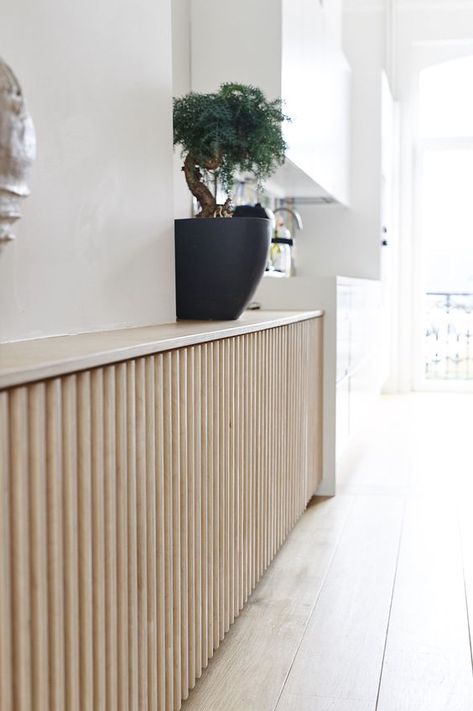 a chic light stained reeded screen is a perfect idea for a radiator cover as reeded and fluted designs are on top Wall Radiators, Radiator Screen, Modern Radiator Cover, Contemporary Radiators, Bench Under Window, Home Radiators, Mudroom Storage Bench, Hack Ikea, Mudroom Bench Plans