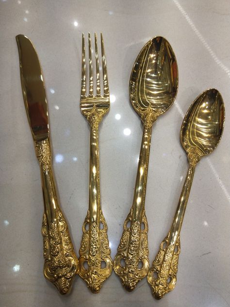 Gold Spoons And Forks, Aesthetic Cutlery Set, Golden Utensils, Fancy Utensils, Pretty Cutlery, Victorian Cutlery, Cute Silverware, Aesthetic Cutlery, Fancy Silverware