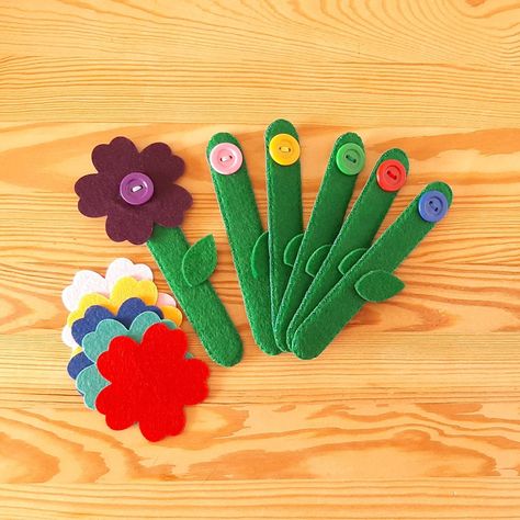 Montessori Button Activities, Felt Educational Activities, Felt Button Activities, Felt Activities Preschool, Montessori Felt Activities, Felt Toddler Activities, Felt Games Diy, Felt Learning Activities, Toddler Felt Activities