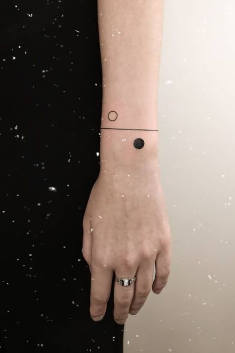 Tattoo Inspiration Ying Yang Line Tattoo, Minimal Yin Yang Tattoo, Yin Yang Line Tattoo, Minimalist Yin Yang Tattoo, Duality Tattoo Ideas Minimal, Yin Yang Inspired Tattoo, Taoism Tattoos, Connected Tattoos, Duality Tattoo Ideas