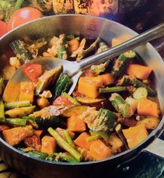 Filipino  Pinakbet - A filipino recipe that uses healthy ingredients which has good effects to the body. Pakbet Recipe, Filipino Recipes Authentic, Pinakbet Recipe, Food Filipino, Pinoy Recipe, Philippine Cuisine, Panlasang Pinoy, Filipino Recipe, Pinoy Recipes