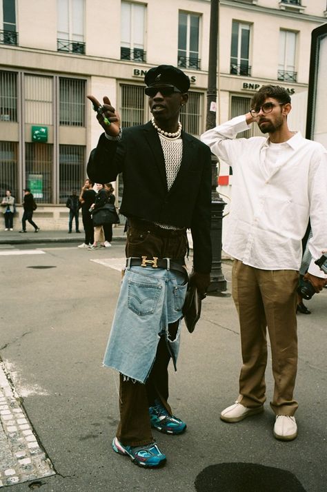 Streetwear Paris Fashion Week, Paris Fashion Week Ss23, Fashion Week Outfit Ideas Men, Nothingcore Fashion, Paris Fashion Men, Ss23 Street Style, Ss23 Menswear, Streetwear Paris, Street Fashion Paris