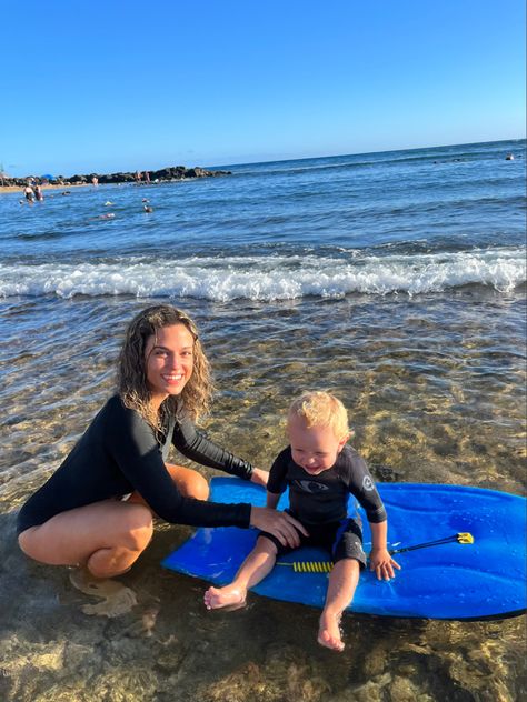 Australian Mom Aesthetic, Island Mom Aesthetic, Hawaii Mom Aesthetic, Beach Mom Aesthetic, Beach Family Aesthetic, Dr Items, Baby Beach Photos, Hawaii Photoshoot, Surfer Kids