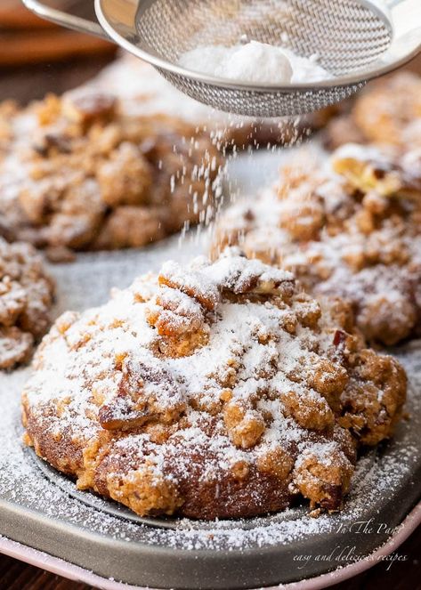 Pumpkin Muffins With Nuts And Raisins, Pumpkin Pecan Cookies, Pumpkin Crumble Muffins, Pumpkin Pecan Muffins, Pecan Crumble Topping, Panettone Bread, Pecan Crumble, Muffins Blueberry, Crumble Muffins