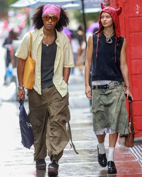 Duos complementing one another #streetfashion #fashion #street #NYC #fashiontrends #newyorkcity #style #streetstyle #vintage #springfashion #spring Shibuya Street Style, Nyc Fashion Men, Grunge Fashion Men, Sweden Outfit, Girly Men, Vintage Fashion Aesthetic, Nyc People, Outfit For Guys, Nyc Street Fashion